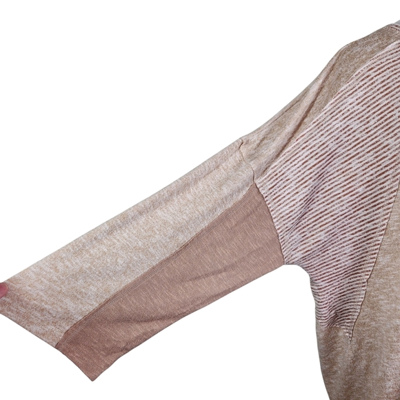 Cato Plus Size 3/4 Sleeve Top, sz 22-24 - Picture 4 of 6